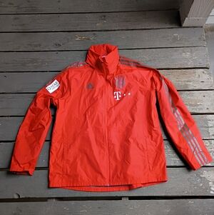 Adidas FC Bayern Munich Qatar Men's Red Rain Hooded Zip Jacket Size XL